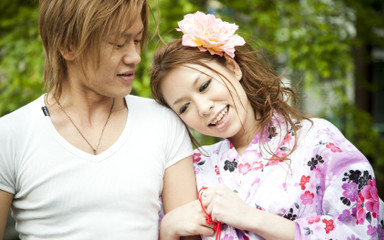 素敵な着物を着た古典的な日本の女の子が中出しで犯される