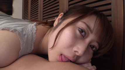 まどか、青春友達とハメ撮りで精子ごっくんフェラ