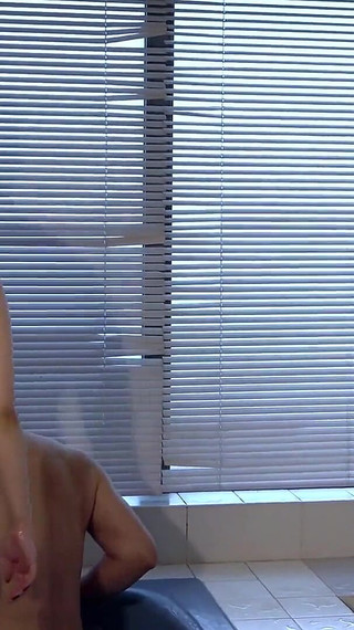 家庭内奴隷が女王様の入浴中にしなければならない仕事。