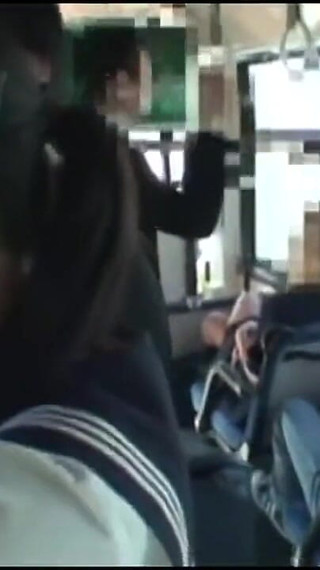 バスの中で繰り広げられる密かな楽しみ -1