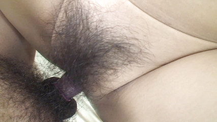 日本人熟女は自分の体を探検してほしい