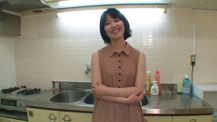 彼は彼女をキッチンで後背位させた