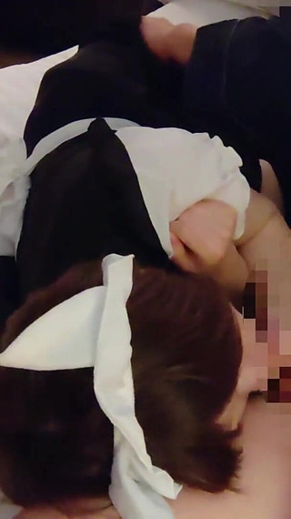 素人ハメ撮り 可愛いメイドさんがたっぷりご奉仕してくれます。チンポを握ったままクンニで絶頂。コスプレ。中出し。フェラ。