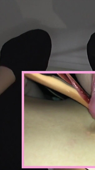 診察台でうめき声を上げる水卜麻衣奈、堂本みらいちゃんのおへそを大きく広げてレースのパンティーがひくひくするまで深く舐める