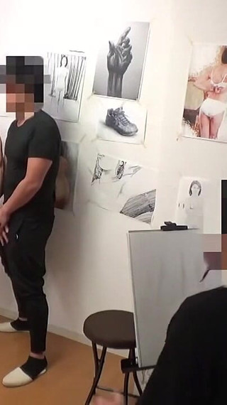 プロとして活動できずにヌードモデルに雇われた人妻 2