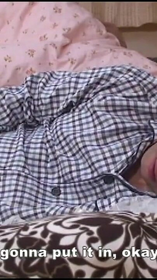 寝取られマゾ夫の隣で犯される浮気妻