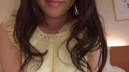 コックをしゃぶって適切に叩く前に素敵なアジアの十代の猫をいじる