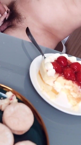 ライブ配信後に犯されたホットな日本人女の子