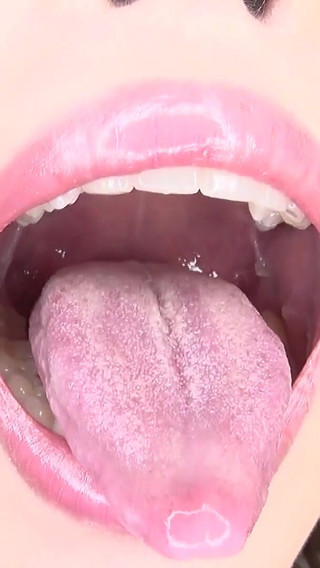 ななこさんの呼吸をレンズにまっすぐに見せます。開いた喉、温かい息…そしてあなただけのための口蓋垂の脈動