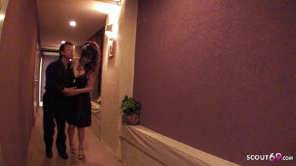 日本熟女がパーティー無修正後に犯されてザーメンをもらった