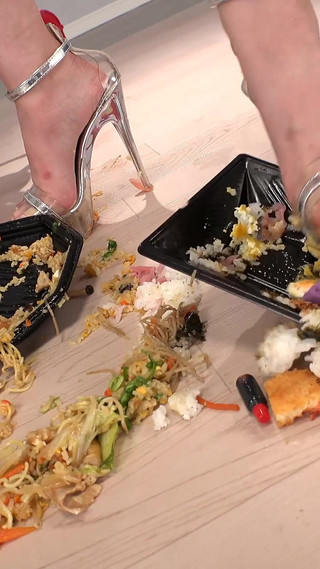 フードクラッシュの誘惑：お弁当のおやつにアキナの遊び心たっぷりの喜び