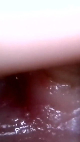 塩見彩、25年間掃除していないへそを公開！