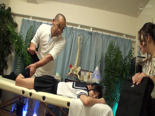 女子学生たちの猥褻マッサージ映像。