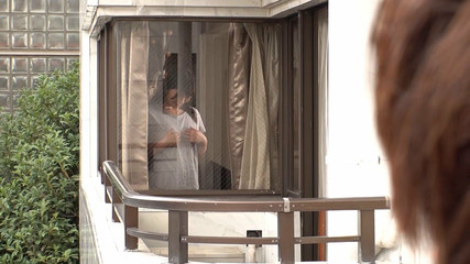 廊下の向かいの部屋の巨乳美女の着替え4 パート2