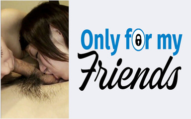 最近18歳になった日本生まれのふしだらな女がマンコで巨根に飛びつく