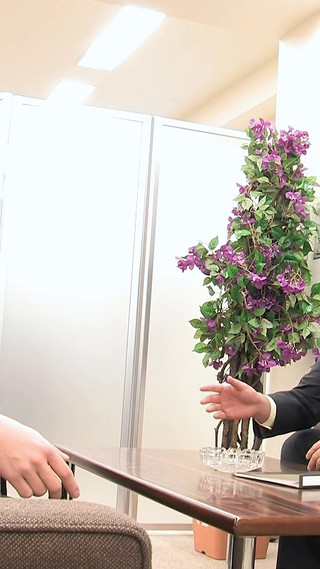 オフィスでJAVフェラと熱いセックスを日本人秘書ティーンが犯す