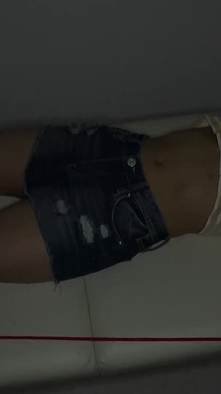 へそ遊びがカメラの必死の自慰に変わる…ぴくぴくおへその奥深くに潤滑油が滑り込み身をよじるふうか