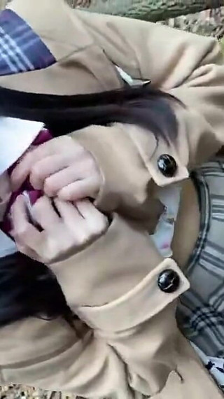 ディープキスが大好きなワイルド美女はどこへ行っても情熱を注ぐ。 -B