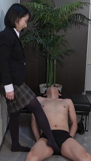 OL復讐 汗だくパンスト踏みつけ嗅ぎ顔面騎乗パンスト足コキ焦らし拒否