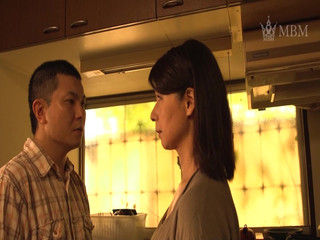 義母のオナニーを見てしまった義息子は歪んだ性欲を爆発させる