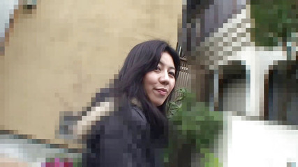 欲求不満の熟女は、彼のためにオナニーするように頼まれたのが大好き