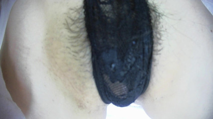 乳首で遊ぶ日本人熟女