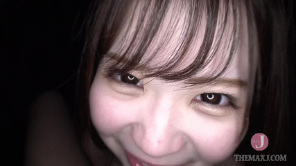 彼女のマンコはとても硬いので、ほぼパイパンです！弾むおっぱいが激ピストンを促す！